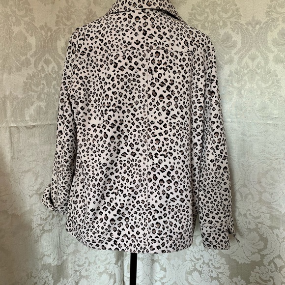 👏 3/$35 👏TanJay Ladies Leopard Print Jacket - Picture 3 of 12